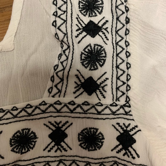 Women’s wide-neck sun blouse, floral stitching - Picture 4 of 6